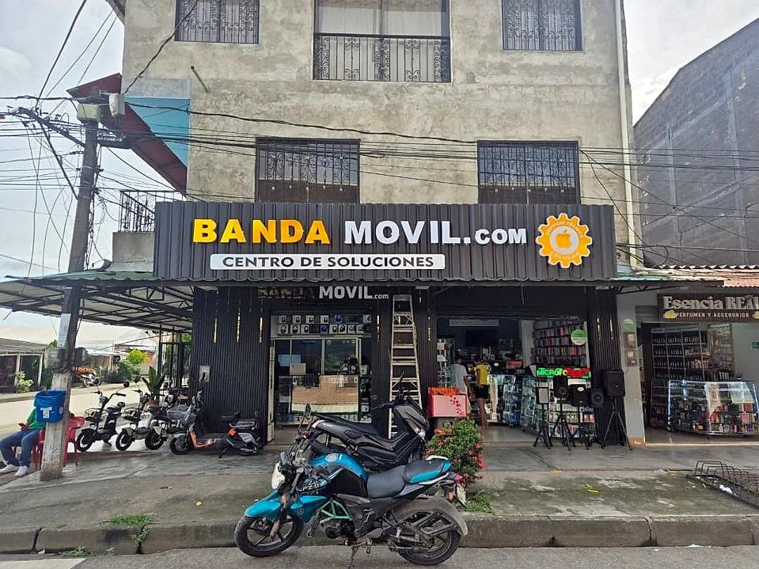 Fachada de la tienda BandaMóvil Centro de Soluciones